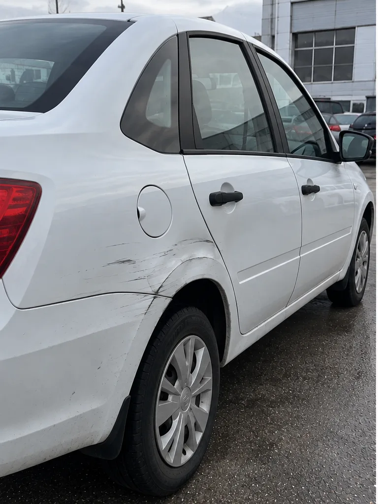 Lada Granta — заднее крыло — до ремонта